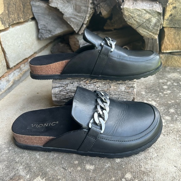 Vionic Georgie Black Nappa leather Mules with Silver Chain Accent Sz-7.5. P - Picture 4 of 9